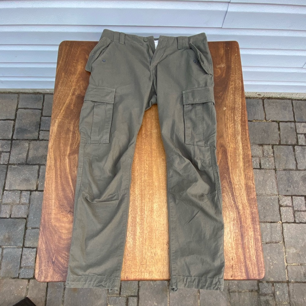 Men’s Olive Cargo Pants (Size 31)
